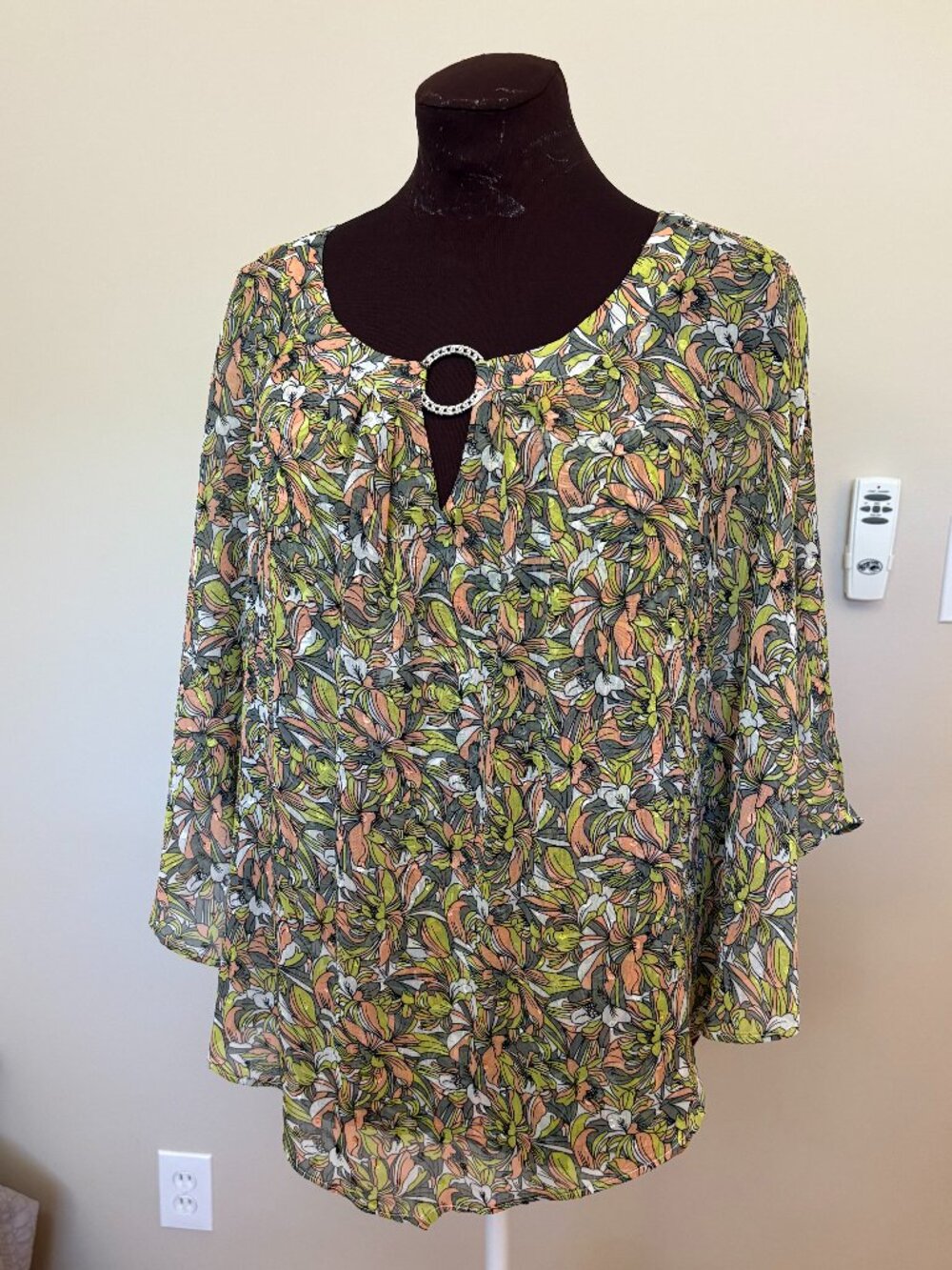 NY chiffon floral printed chiffon top sz 1X with built in shell lining